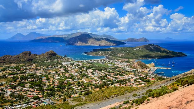 Blick auf die Liparischen Inseln
