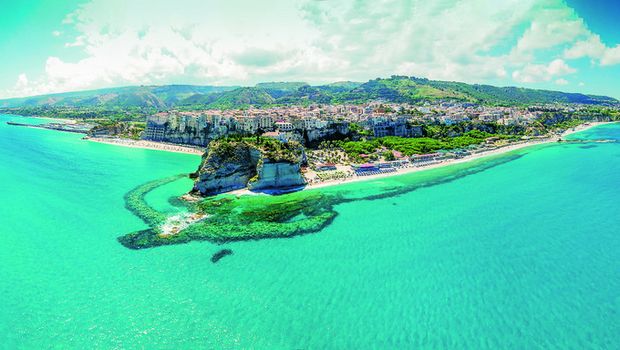 Blick auf Tropea vom Meer aus