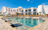 Hotel Regency Salgados mit Pooldeck