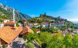 Kruja mit Blick auf die Burg