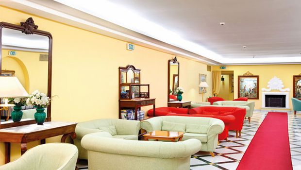 Lobby im Hotel Villa Maria bei Sorrent in Italien