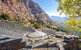 Amphitheater und Apollon-Tempel in Delphi