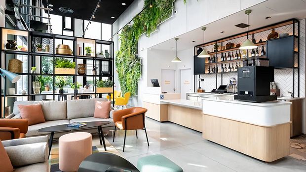 Lounge mit Café