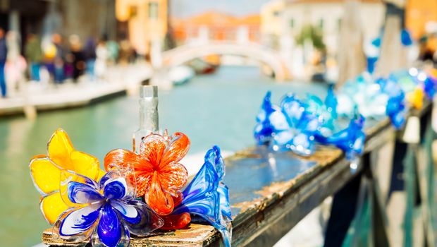 Traditionelle Glasdekordetails in der Altstadt der Insel Murano