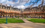 Place des Vosges im Pariser Stadtteil Marais