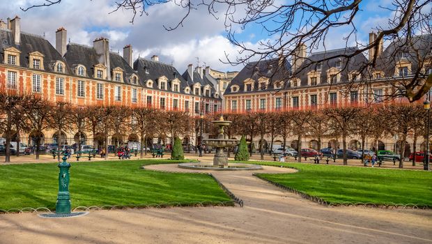 Place des Vosges im Pariser Stadtteil Marais