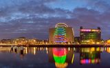 Samuel Beckett Bridge und der Fluss Liffey in Dublin