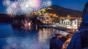 Feuerwerk über Budva