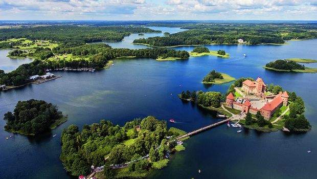 Titelbild _Burg Trakai an einem Sommertag gespiegelt_Original von Grafik bearbeitet