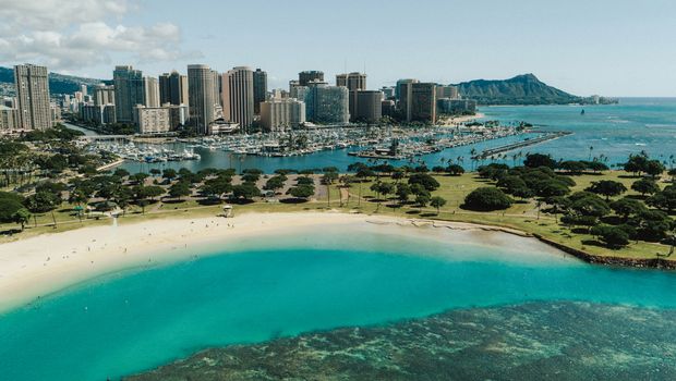 Honolulu_Magic Island Lagoon_Diamond Head_South Oahu