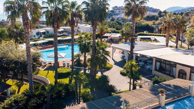 Blick auf Hotelanlage